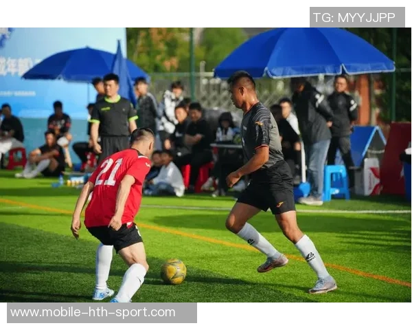 足球比时的魅力与挑战如何影响现代体育文化的演变与发展